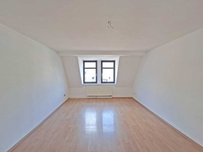 Zentrale 3-Zimmer-DG-Wohnung mit Stellplatz