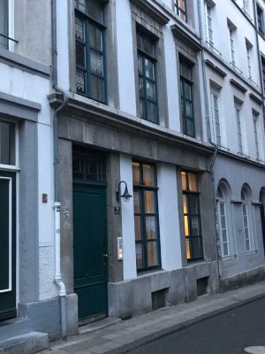 Stilvolle 1,5-Zimmer-Wohnung mit Dachterrasse und Einbauküche mitten in Aachen