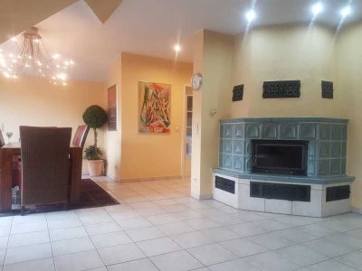 Attraktive 4-Zimmer Wohnung (141m²) im 1. OG, 2Badezimmer/ Nolte-Küche/Kamin/ Terrasse