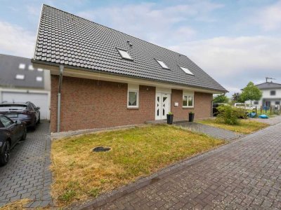 Attraktives Zweifamilienhaus im KfW-40-Standard mit großem Garten – ideal für Familien, Eigennutzer