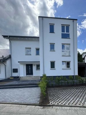 Komplett modernisierte 3-Zimmer-Wohnung mit großem Balkon