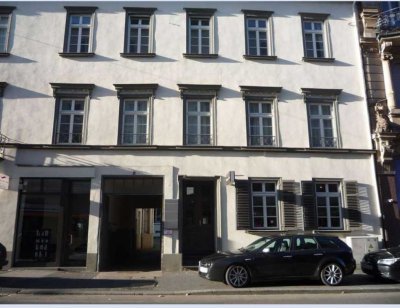 Kleine schnucklige  2-ZKB -Altbau -in der City !