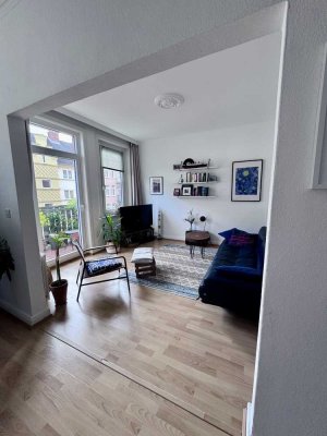 Schöne Altbauwohnung im 1. Obergeschoss mit Balkon