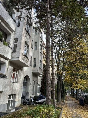 Gemütliche 2 Zimmer Altbauwohnung mit Balkon im grünen Steglitz-Zehlendorf mit Eigennutzoption!