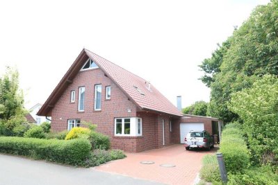 Schickes, familiengerechtes Einfamilienhaus mit Garage und Carport in beliebter Stadtlage