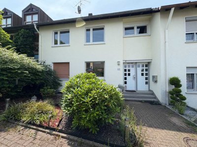 Großzügiges Reihenmittelhaus mit sonnigen Garten und eigener Garage