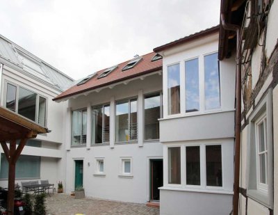 PROVISIONSFREIE u. repräsentative Eigentumswohnung mit Doppelgarage u. Aufzug in Zentrumslage!
