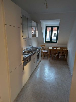 Ab 1.6. teilmöblierte 2-Raum-Wohnung (inkl. Einbauküche, Küchenmöbel) Balkon, Stellplatz
