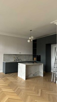 Wunderschön sanierte 4-Zimmer Altbauwohnung