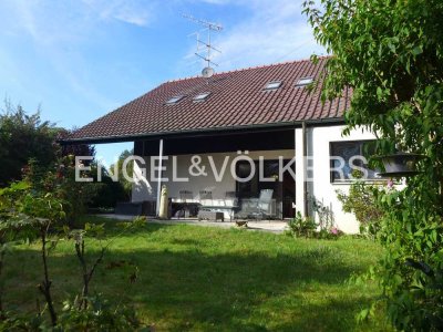Architektenhaus im Dornröschenschlaf • EFH mit ELW und hübschem Garten
