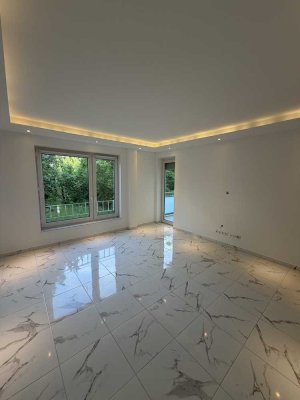 Kernsanierte 3 Zimmer Wohnung mit Gartenanteil, Balkon und Fußbodenheizung!