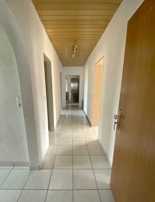 Großzügige, helle Wohnung in ruhiger Siedlungslage