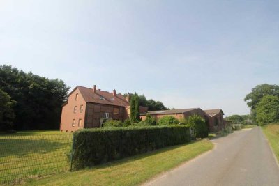 Großzügiges Bauernhaus mit Einliegerwohnung, Hallenfläche und über 41.000 m² Grundstück in Werne!