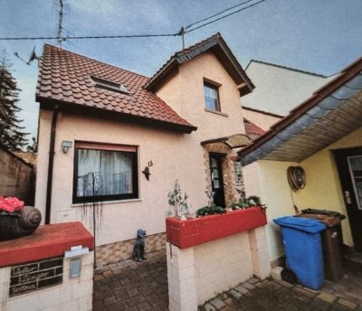 Freundliches 5,5-Zimmer-Haus in Rheindürkheim direkt am Rheinufer gelegen.