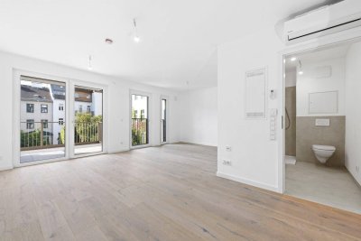HERRLICHE DACHGESCHOSSWOHNUNG MIT BALKON UND NACHHALTIGEM HEIZ-/KÜHLSYSTEM