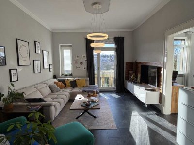 Zentrumsnah: Modernes Wohnen in charmantem Altbau mit zwei Balkone!