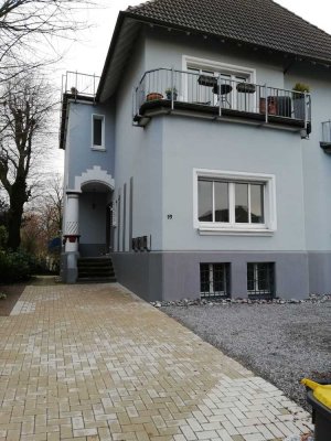 Zuhause mit drei Zimmern und Balkon in ruhiger Lage in RS