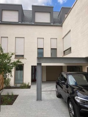 Geschmackvolle, neuwertige 3-Raum-Wohnung mit lux. Innenausstattung mit Balkon und EBK in Mainz