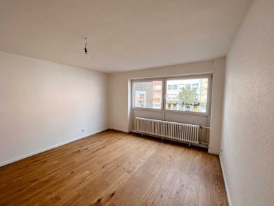 Frisch renovierte, wunderschöne 3-Raum-Wohnung mit Einbauküche!