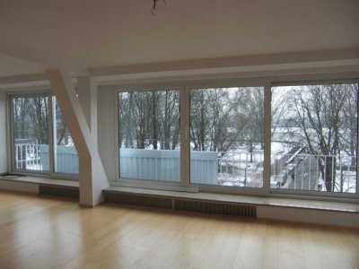 Cecilienallee, Düsseldorf-Golzheim: TRAUMWOHNUNG MIT BLICK ÜBER DEN RHEIN BIS HIN ZUR ALTSTADT!