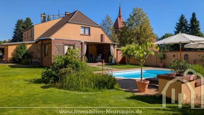 250m², Swimmingpool, Außenküche, Fußballplatz - großes Einfamilienhaus in Kerzlin