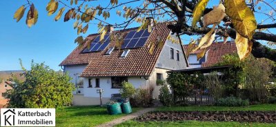 Gepflegtes Einfamilienhaus mit 2 Garagen und großem Grundstück im idyllischen Kirchberg