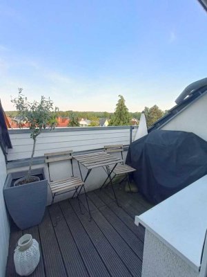 Stadtnahes Wohnen im Grünen – Helle 4-Zimmer-Dachgeschosswohnung mit Dachterrasse und Garage