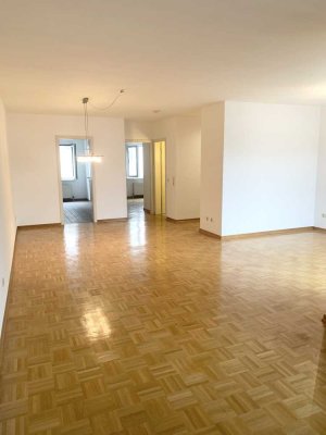 Schöne 2 bis 3-Zi Whg. mit 78 m², Terrasse, Garage in Kronberg im Taunus