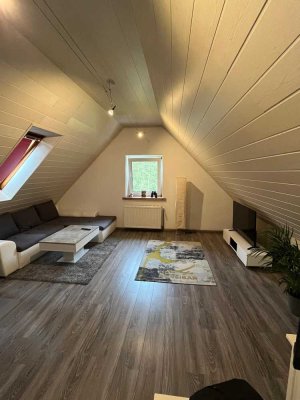 Möblierte 1-Zi.-Dachgeschosswohnung mit Klimagerät und EBK in Großenheidorn
