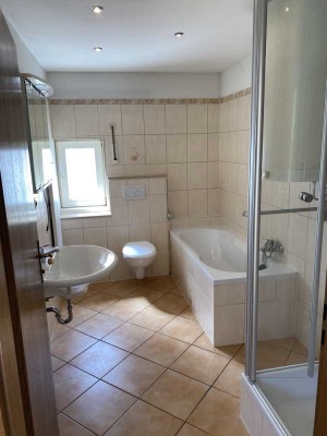 Schöne helle 2,5 Zimmer Wohnung