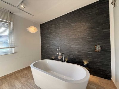 Attraktive 3-Zi-Wohnung in Bestlage mit Spa-Bad, großer Süd-Terrasse und EBK