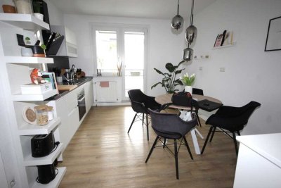 Moderne 2-Zimmer-Wohnung mit Wohnküche und Balkon in Düsseldorf-Gerresheim