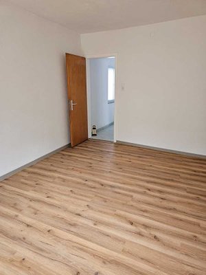 Erstbezug nach Sanierung mit Balkon: Ansprechende 2-Zimmer-Wohnung mit geh. Innenausstattung
