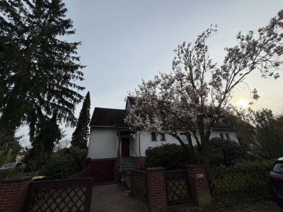 Charmantes Haus mit wundervollem Garten-Mitten in Isernhagen Süd