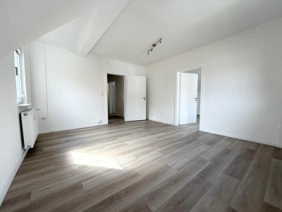 Helle 2-Zimmer-Dachgeschosswohnung im Ortskern von Baden-Baden Steinbach – renoviert, zentral