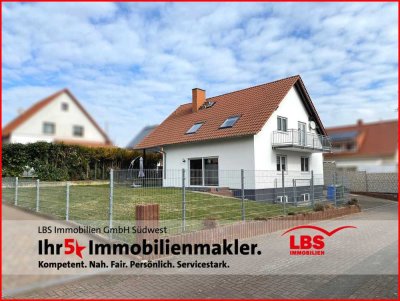 LBSi Großzügiges Einfamilienhaus in idyllischer Lage mit Garten und Garage