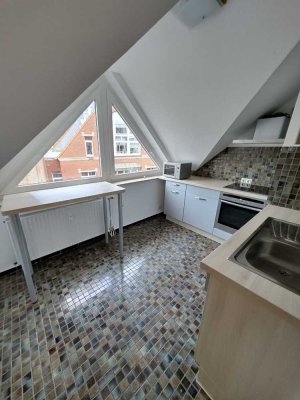 Dachgeschosswohnung in Innenstadtlage mit Stellplatz und Küche