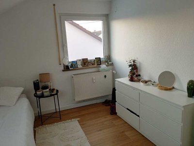 Möbliertes WG-Zimmer in neuer 3er-WG in Ditzingen