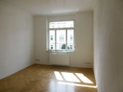 ruhige 2 Zimmer Altbauwohnung in Gera mit Balkon