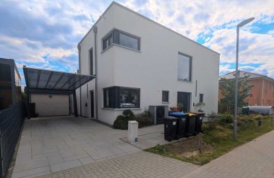 Luxuriöse KfW-55 Villa an der Havelmarina:  Wohnen zwischen Fluss und Forst