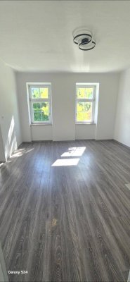 HELLE 2-ZIMMER-WOHNUNG MIT MODERNER EINBAUKÜCHE IN RUHIGER LAGE VON BAD SAUERBRUNN