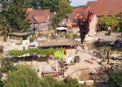 Exklusiv und außergewöhnlich: Anwesen direkt am Axtbach mit Beach und Erdmännchen (-gehege)