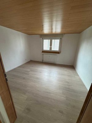 5 + 2 halbe Zimmer Wohnung mit Balkon und kleinem Garten