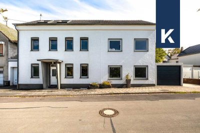 Großzügiges Einfamilienhaus mit ausgebauter alter Schmiede und zwei Garagen