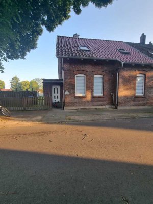 Günstige 4-Raum-Doppelhaushälfte in Peine