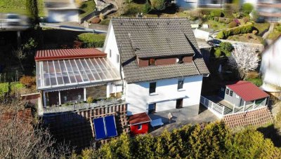 Schönes Einfamilienhaus / Zweifamilienhaus in sonniger Aussichtlage in Bad Peterstal !