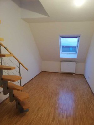 Geschmackvolle, vollständig renovierte 4-Raum-Maisonette-Wohnung mit Balkon und EBK in Mannheim