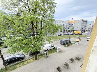 2-Zimmer-Wohnung OHNE EBK direkt am Moosacher Bahnhof