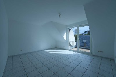 Frisch renovierte 2-ZKB-Dachgeschosswohnung mit Balkon in ruhiger Lage von Koblenz-Metternich