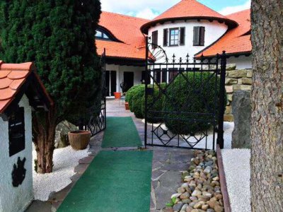 Repräsentatives Wohn- und Geschäftshaus/zweistöckige, vollst. renovierte Villa in Holzgerlingen